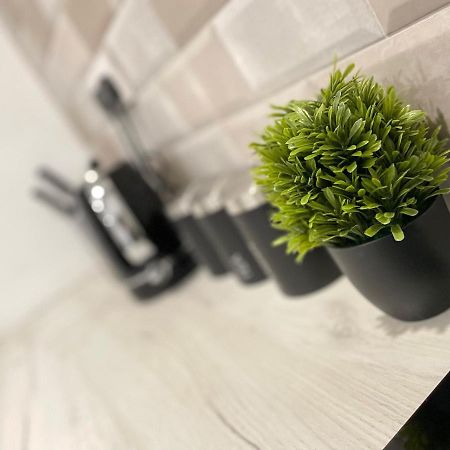 Luxurious 2 Bed Apartment In Heart Of Burnley With Private Parking Esterno foto